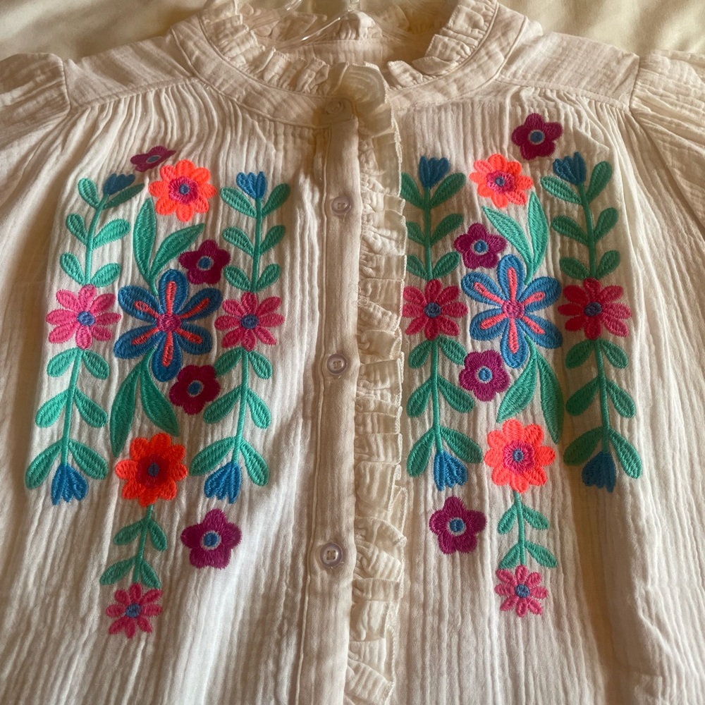 NWOT Easel Embroidered Floral Off White Blouse in Small - Picture 12 of 12
